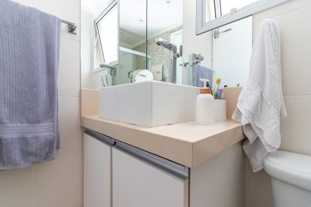 Apartamento à venda com 84m², 3 quartos e 2 vagas Apartamento à venda com 84m², 3 quartos e 2 vagasBanheiro da Suíte