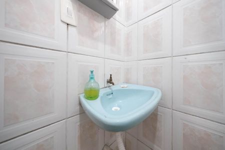 Banheiro de casa para alugar com 1 quarto, 50m² em Jardim Santa Maria, São Paulo