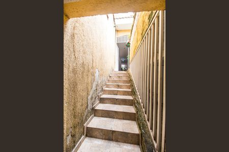 Casa para alugar com 200m², 3 quartos e 3 vagas Casa para alugar com 200m², 3 quartos e 3 vagasEscada
