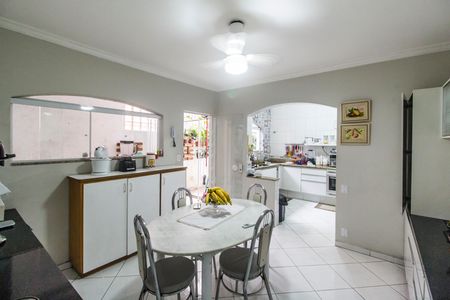 Casa para alugar com 200m², 3 quartos e 3 vagas Casa para alugar com 200m², 3 quartos e 3 vagasCopa