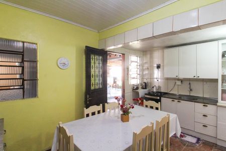 Casa à venda com 60m², 7 quartos e 2 vagasCozinha e Área de Serviço