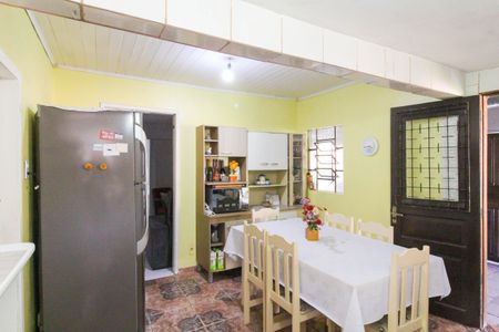 Casa à venda com 60m², 7 quartos e 2 vagasCozinha e Área de Serviço