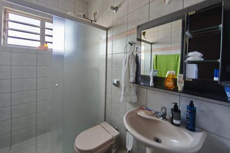Casa à venda com 251m², 3 quartos e 3 vagas Casa à venda com 251m², 3 quartos e 3 vagasBanheiro Social