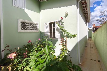 Casa à venda com 251m², 3 quartos e 3 vagas Casa à venda com 251m², 3 quartos e 3 vagasCorredor - Quintal