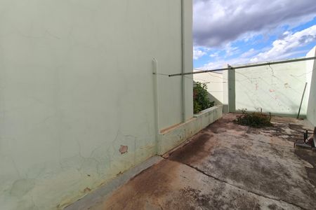 Casa à venda com 251m², 3 quartos e 3 vagas Casa à venda com 251m², 3 quartos e 3 vagasQuintal