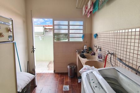 Casa à venda com 251m², 3 quartos e 3 vagas Casa à venda com 251m², 3 quartos e 3 vagasÁrea de Serviço