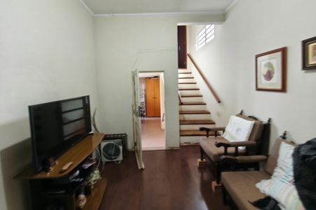 Casa à venda com 251m², 3 quartos e 3 vagas Casa à venda com 251m², 3 quartos e 3 vagasSala de TV