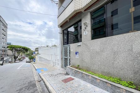 Apartamento para alugar com 70m², 2 quartos e 1 vagaFachada + plaquinha