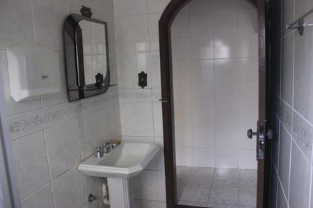 Casa à venda com 300m², 4 quartos e 5 vagasBanheiro social 