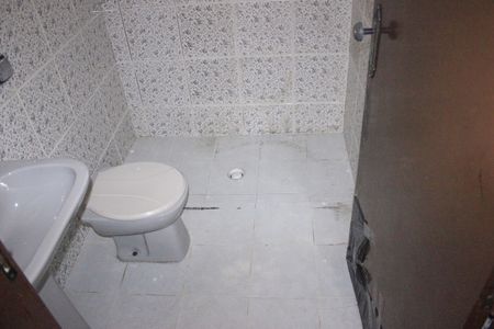 Casa à venda com 300m², 4 quartos e 5 vagasBanheiro da Suíte 1