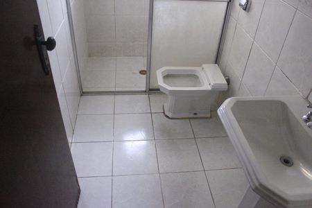 Casa à venda com 300m², 4 quartos e 5 vagasBanheiro social 