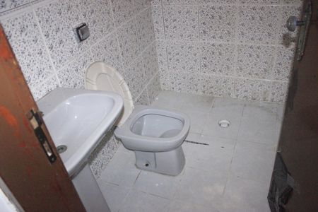 Casa à venda com 300m², 4 quartos e 5 vagasBanheiro da Suíte 1