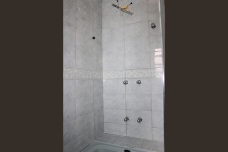 Casa à venda com 300m², 4 quartos e 5 vagasBanheiro da Suíte 2