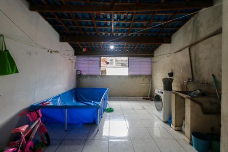 Casa à venda com 75m², 2 quartos e 1 vagaÁrea de Serviço