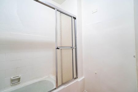 Banheiro de apartamento para alugar com 1 quarto, 55m² em Bela Vista, São Paulo