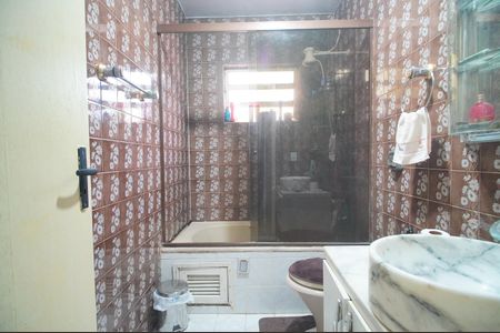 Casa à venda com 250m², 4 quartos e 3 vagasBanheiro da Suíte