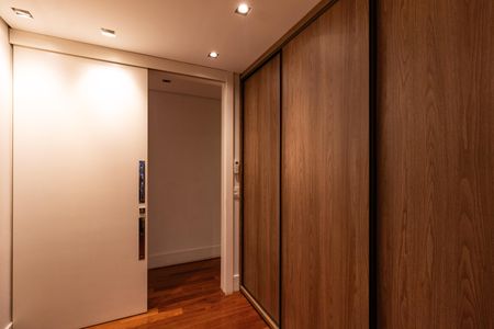 Apartamento à venda com 160m², 4 quartos e 3 vagas Apartamento à venda com 160m², 4 quartos e 3 vagasQuarto