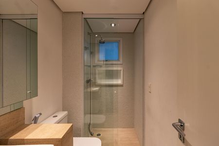 Apartamento à venda com 160m², 4 quartos e 3 vagas Apartamento à venda com 160m², 4 quartos e 3 vagasBanheiro da Suíte 1