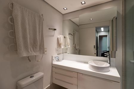 Apartamento à venda com 160m², 4 quartos e 3 vagas Apartamento à venda com 160m², 4 quartos e 3 vagasBanheiro da Suíte 3