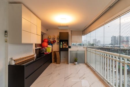 Apartamento à venda com 160m², 4 quartos e 3 vagas Apartamento à venda com 160m², 4 quartos e 3 vagasVaranda
