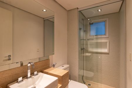Apartamento à venda com 160m², 4 quartos e 3 vagas Apartamento à venda com 160m², 4 quartos e 3 vagasBanheiro da Suíte 1