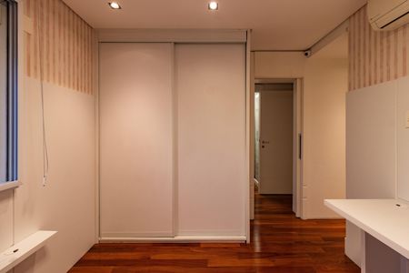 Apartamento à venda com 160m², 4 quartos e 3 vagas Apartamento à venda com 160m², 4 quartos e 3 vagasSuíte 1