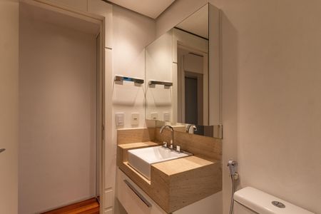 Apartamento à venda com 160m², 4 quartos e 3 vagas Apartamento à venda com 160m², 4 quartos e 3 vagasBanheiro da Suíte 1
