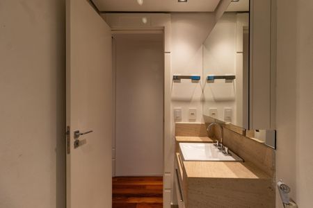 Apartamento à venda com 160m², 4 quartos e 3 vagas Apartamento à venda com 160m², 4 quartos e 3 vagasBanheiro da Suíte 1