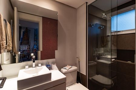 Apartamento à venda com 160m², 4 quartos e 3 vagas Apartamento à venda com 160m², 4 quartos e 3 vagasBanheiro da Suíte 2
