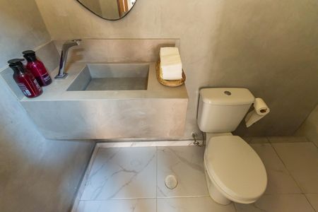 Casa de condomínio à venda com 167m², 3 quartos e 2 vagasLavabo