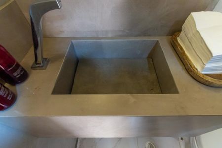 Casa de condomínio à venda com 167m², 3 quartos e 2 vagasLavabo