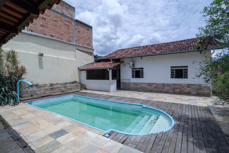 Casa para alugar com 360m², 4 quartos e 2 vagas Casa para alugar com 360m², 4 quartos e 2 vagasQuintal