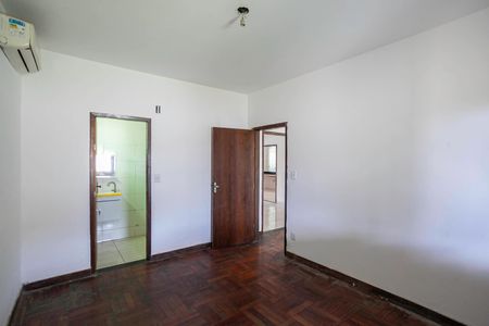 Casa para alugar com 360m², 4 quartos e 2 vagas Casa para alugar com 360m², 4 quartos e 2 vagasSuíte