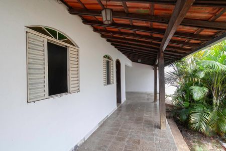 Casa para alugar com 360m², 4 quartos e 2 vagas Casa para alugar com 360m², 4 quartos e 2 vagasVaranda