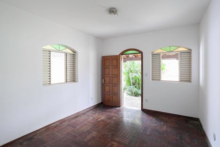 Casa para alugar com 360m², 4 quartos e 2 vagas Casa para alugar com 360m², 4 quartos e 2 vagasSala