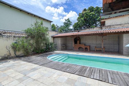 Casa para alugar com 360m², 4 quartos e 2 vagas Casa para alugar com 360m², 4 quartos e 2 vagasQuintal