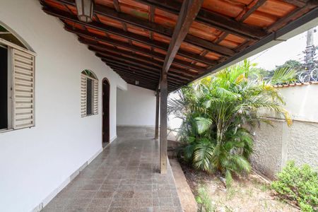 Casa para alugar com 360m², 4 quartos e 2 vagas Casa para alugar com 360m², 4 quartos e 2 vagasVaranda