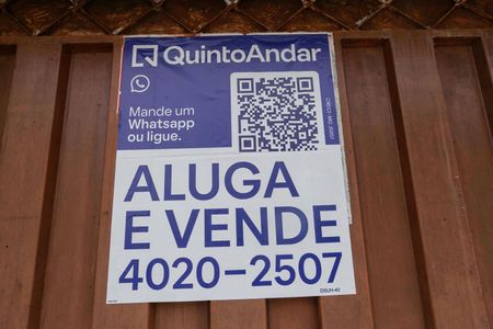 Casa para alugar com 360m², 4 quartos e 2 vagas Casa para alugar com 360m², 4 quartos e 2 vagasFachada