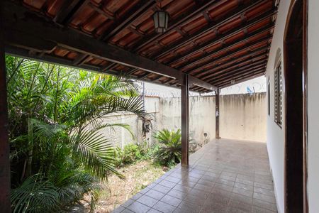 Casa para alugar com 360m², 4 quartos e 2 vagas Casa para alugar com 360m², 4 quartos e 2 vagasVaranda