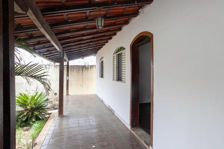 Casa para alugar com 360m², 4 quartos e 2 vagas Casa para alugar com 360m², 4 quartos e 2 vagasVaranda