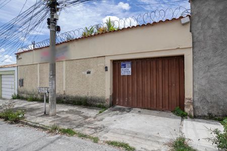 Casa para alugar com 360m², 4 quartos e 2 vagas Casa para alugar com 360m², 4 quartos e 2 vagasFachada