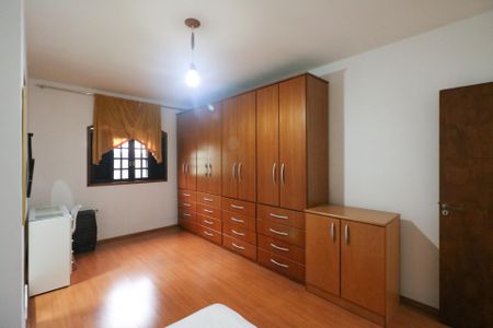 Casa à venda com 180m², 3 quartos e 3 vagasSuíte