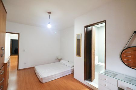 Casa à venda com 180m², 3 quartos e 3 vagasSuíte