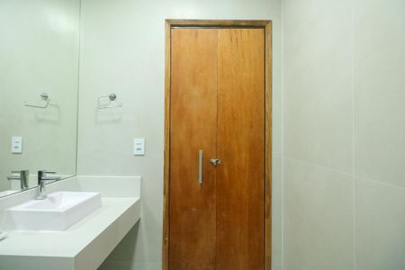 Casa à venda com 180m², 3 quartos e 3 vagasBanheiro Social