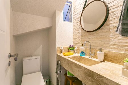 Casa à venda com 240m², 4 quartos e 2 vagaslavabo