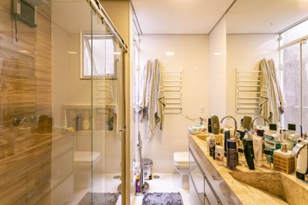 Casa à venda com 240m², 4 quartos e 2 vagasBanheiro