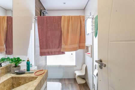 Casa à venda com 240m², 4 quartos e 2 vagasBanheiro