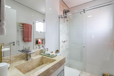 Casa à venda com 240m², 4 quartos e 2 vagasBanheiro