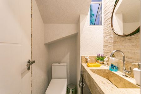 Casa à venda com 240m², 4 quartos e 2 vagaslavabo