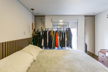 Casa à venda com 240m², 4 quartos e 2 vagasSuite